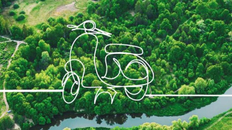 Vespa in mezzo alla natura